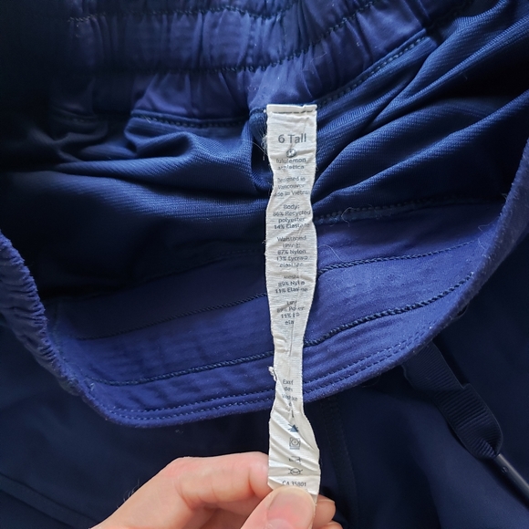 Lululemon hotty hot shorts, size 6 - Picture 3 of 5